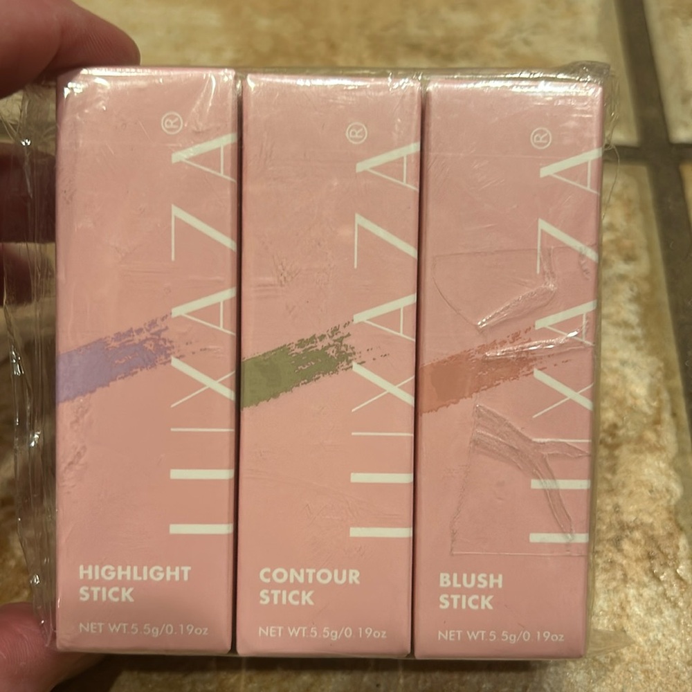 Luxaza 3 piece set.  New